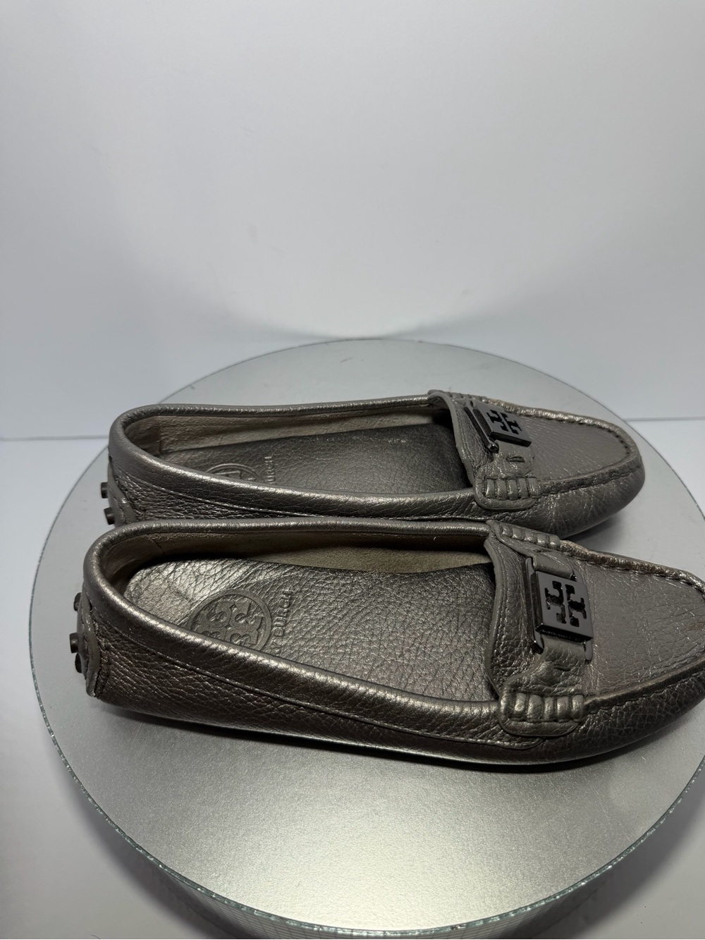 Tory Burch Pewter Leather Logo Bit Loafers size 5.5 Exellent condition - Picture 6 of 10